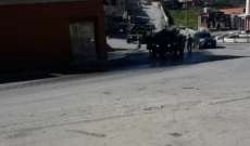 النشرة: الجيش يداهم في بريتال وسماع تبادل لاطلاق النار مع المطلوبين