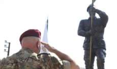  جوزيف عون يضع  إكليلاً من الزهر على نصب شهداء الجيش بمناسبة الاستقلال