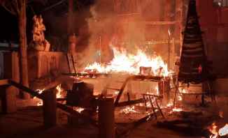 النشرة: مجهولون أحرقوا مغارة وشجرة الميلاد في باحة كنيسة السيدة جديدة الفاكهة