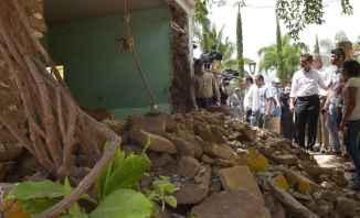 رئيس المكسيك زار إحدى بلدات ولاية واهاكا المتضررة من الزلزال المدمر