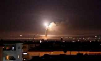 النشرة: الدفاعات الجوية السورية تتصدى لصواريخ معادية باتجاه ريف دمشق