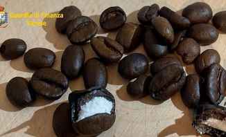 ضبط 500 حبة قهوة محشوة بالكوكايين