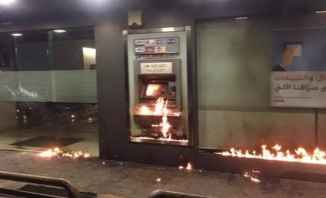 إحراق واجهة بنك الاعتماد اللبناني بكسروان