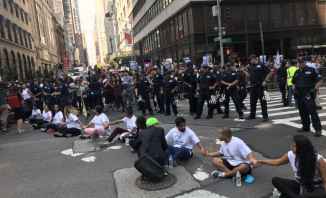شرطة نيويورك تعتقل 30 متظاهرا ضد ترامب