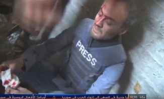 فيلم يظهر سقوط صواريخ قرب فريق اعلامي تابع لاحدى المحطات في حلب