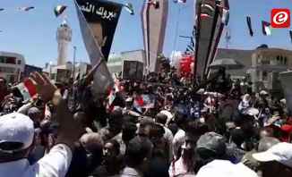 النشرة: وقفة تضامنية لأهالي القلمون في مدينة النبك دعماً للجيش السوري