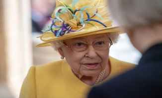 الملكة إليزابيث تقبل استقالة ماي وتلتقي جونسون لتكليفه تشكيل الحكومة
