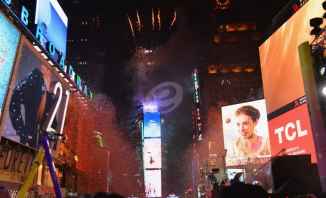مليونا شخص يستقبلون العام الجديد في ميدان "Times Square" في نيويورك