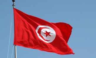 داخلية تونس:9 جرحى بتفجير انتحاري استهدف سيارة للشرطة بقلب العاصمة
