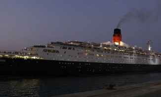 سفينة الملكة إليزابيث الثانية تتحول لفندق عائم فى دبي