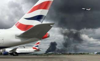 وسائل إعلام بريطانية: حريق هائل بمحيط مطار هيثرو في لندن