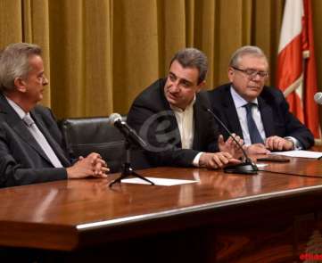 مؤتمر صحفي مشترك بين حاكم مصرف لبنان ووزير الصناعة ورئيس جمعية الصناعيين