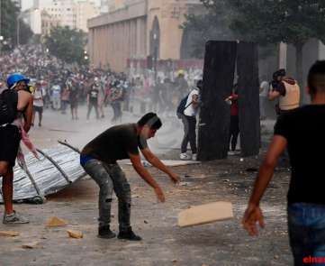 مواجهات بين عدد من المحتجين والقوى الامنية - سلمان 