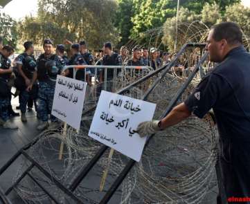اعتصام للاتحاد الوطني لنقابات العمال والمستخدمين في ساحة الشهداء- محمد سلمان