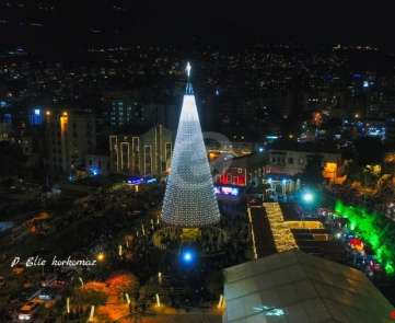 إضاءة شجرة الميلاد في جوينة
