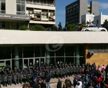 إعتصام لمياومي كهرباء لبنان 