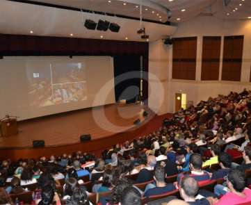 الحضور يشاهد شريطا حول الجامعة اللبنانية