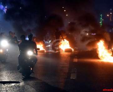 تظاهرات شعبية وقطع طرقات في مناطق بيروت