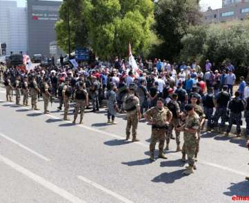 اعتصام للعسكريين المتقاعدين أمام قصر الجمهوري