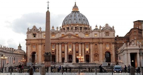 الفاتيكان يعلن إعادة فتح أبواب كاتدرائية القديس بطرس أمام السياح الجمعة ١٥ أيار ٢٠