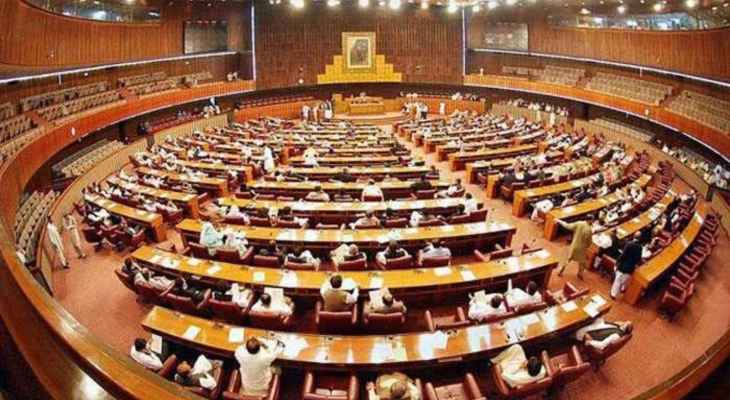 البرلمان الباكستاني رفض مذكرة حجب الثقة عن رئيس الوزراء عمران خان