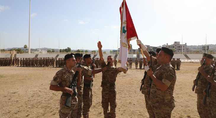 الجيش: إقامة حفل تقديم جنود متمرنين ومجندين ممددة خدماتهم إلى العلم