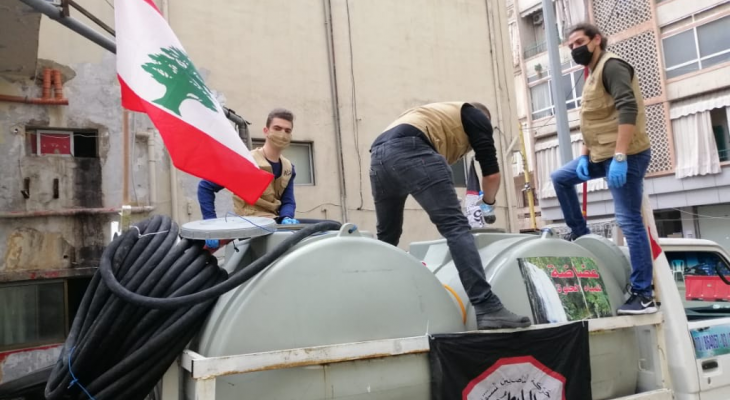 المرابطون يقومون بحملة تعقيم للمحلات والمارة في شوارع بيروت