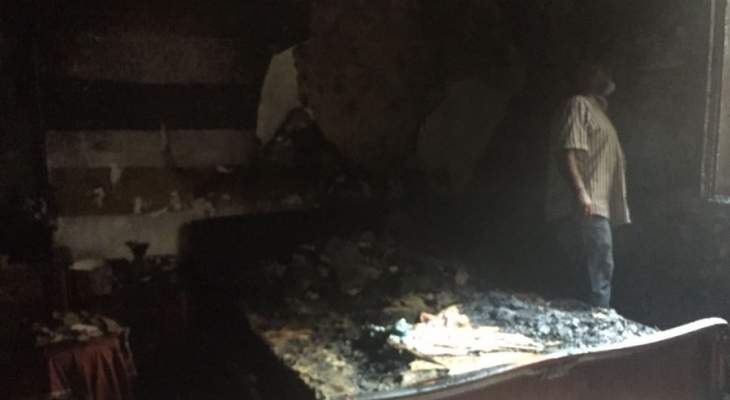 النشرة: اندلاع حريق مفاجىء في منزل في حي النجارين في صيدا القديمة