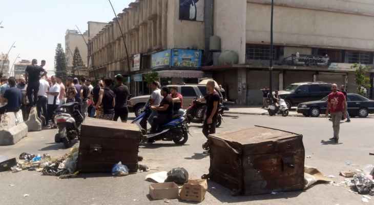 النشرة: قطع الطريق في شارع رياض الصلح في صيدا احتجاجا على انقطاع الكهرباء والمياه