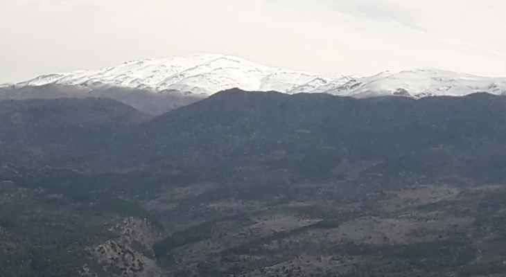 "النشرة": تساقط الثلوج على قمم جبل الشيخ للمرة الاولى هذا العام