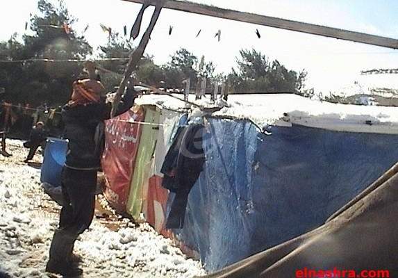الجيش يعمل على ازالة خيم النازحين السوريين خلف قاعدة رياق الجوية 