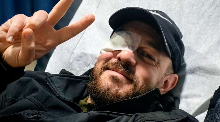 إصابة مصور "المنار" خضر مركيز إصابة طفيفة في عينه جراء القصف الإسرائيلي على الخردلي