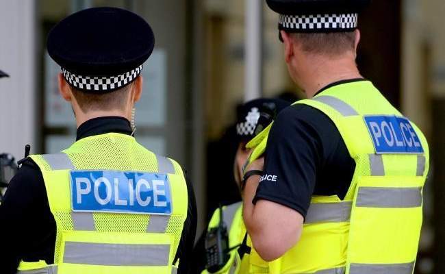رويترز: الشرطة البريطانية تحقق بأخبار عن جسم مشبوه على متن حافلة في مانشستر
