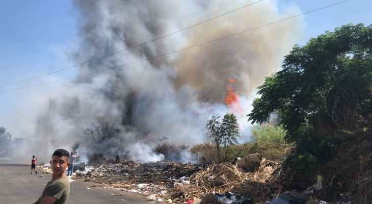 النشرة: اندلاع حريق كبير بالاعشاب الياسبة والنفايات في منطقة ايليا بصيدا