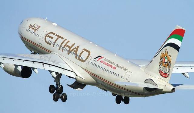  رويترز: طيران الإتحاد تسير أول رحلة ركاب من بلد عضو بمجلس التعاون الخليجي لإسرائيل 