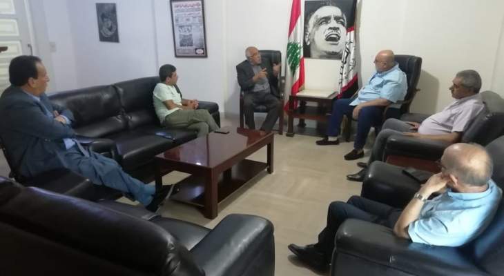 العميد حمدان يبحث مع ممثل الجبهة الشعبية في لبنان اخر المستجدات والأوضاع 