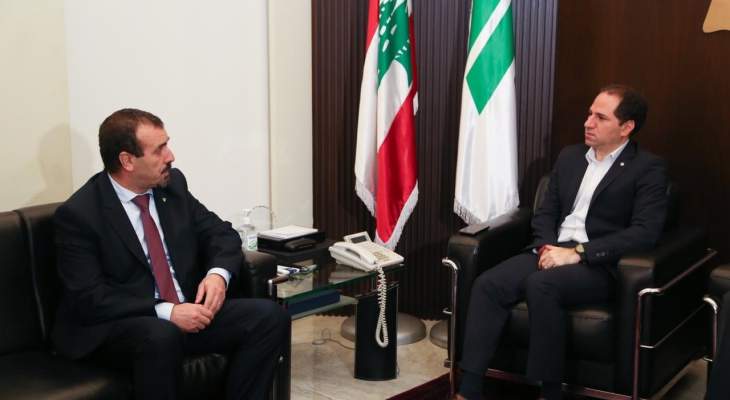 الجميل بحث مع سفير الجزائر بالعلاقات الثنائية وآخر المستجدات بلبنان والعالم
