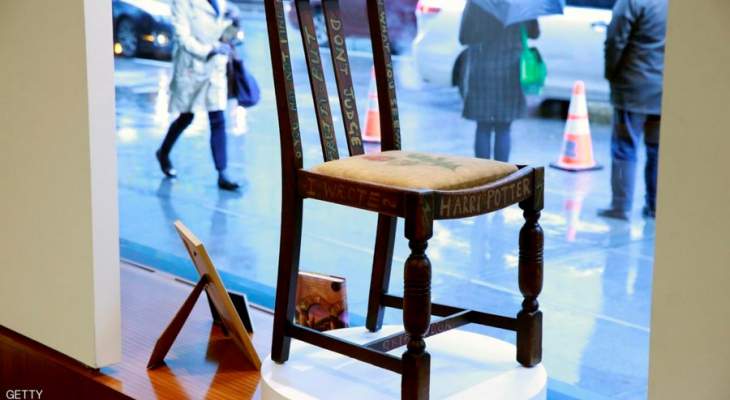 بيع كرسي خشبي بـ 400 ألف دولار