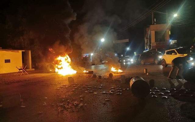 النشرة: الجيش فتح الطريق أمام سراي الهرمل بعد أن قطعها محتجون رفضا لرفع الدعم