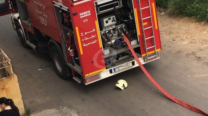 اخماد حريق في شاحنة بمحاذاة المسلك الشرقي لأوتوستراد جبيل 