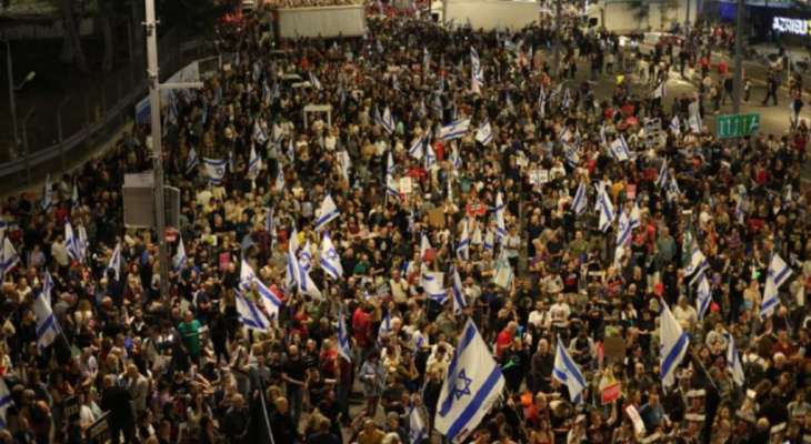 أهالي الأسرى الإسرائيليين خلال تظاهرة ضد الحكومة بتل أبيب: لن نقف مكتوفي الأيدي وسنحرق البلاد