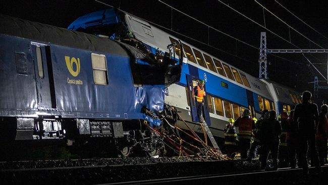 عشرات الجرحى نتيجة اصطدام قطار لنقل الركاب بآخر لنقل البضائع قرب براغ