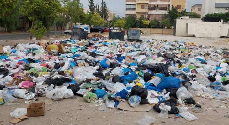 "النشرة": أزمة النفايات في صيدا إلى انفراج في غضون أيام بعد وصول سيارات تابعة لشركة "سيتي بلو"
