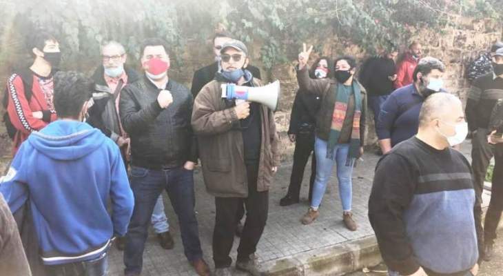 وقفة احتجاجية أمام المحكمة العسكرية رفضا لاعتقال ناشطين