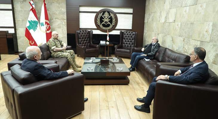 قائد الجيش بحث مع جنبلاط بالأوضاع العامة في البلد والتقى سفير مصر بلبنان