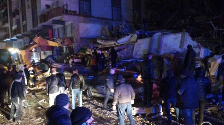 "أ.ف.ب": 53 قتيلا على الأقل في تركيا نتيجة الزلزال