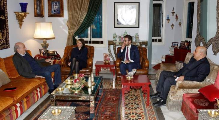 جنبلاط استقبل سفيري مصر وأوستراليا باحثاً معهما اخر التطورات 