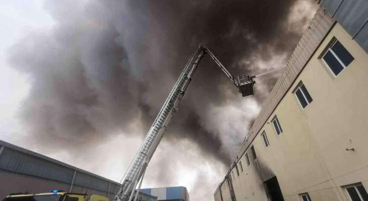 اندلاع حريق كبير في 3 مستودعات في دبي