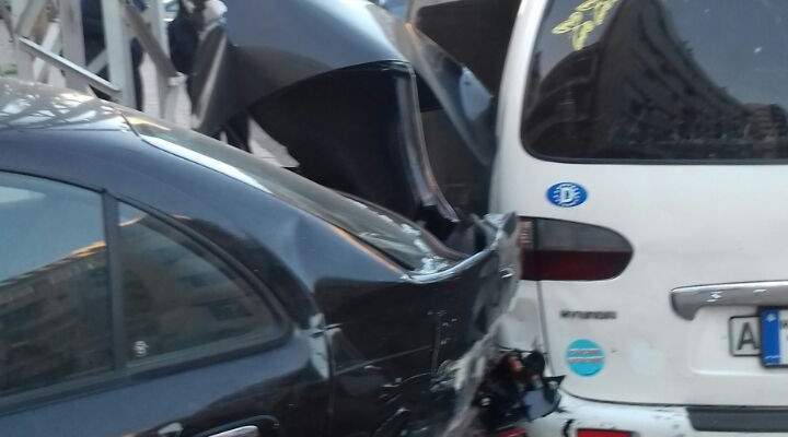 النشرة: حادث سير في شارع المدارس بالزاهرية في طرابلس والاضرار مادية