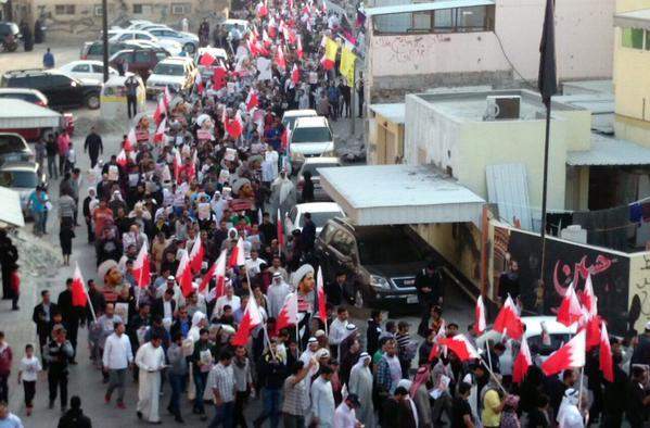 الوفاق: اعتقالات عشوائية تطال بحرينيين بينهم امرأة وطفلان